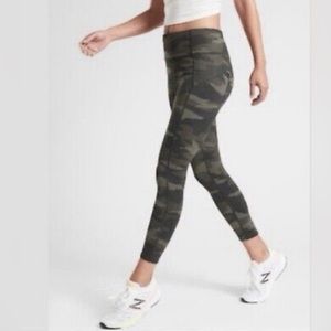 Athleta Camo Contender 7/8 Tight
Leggings Womens Size XXS‎